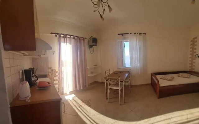 Sophi's Studios & Apartments