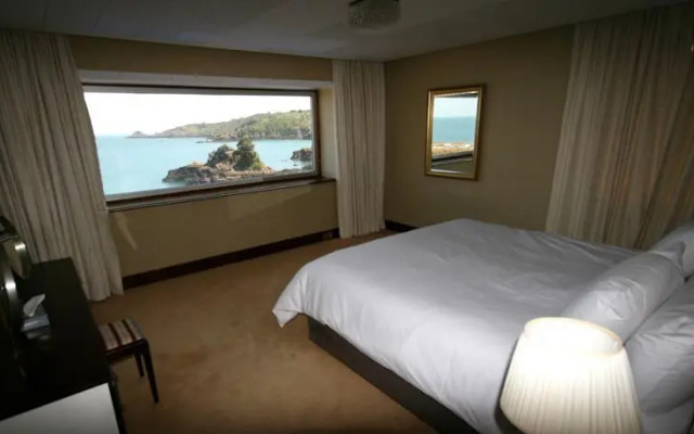 The Waters Edge Hotel