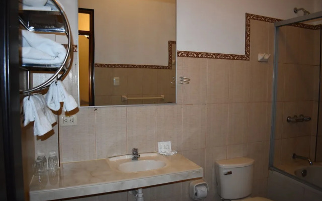 Colonial Plaza Hotel