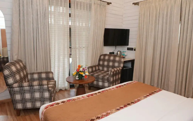 Foxoso Aaristo Baga Beach Resort