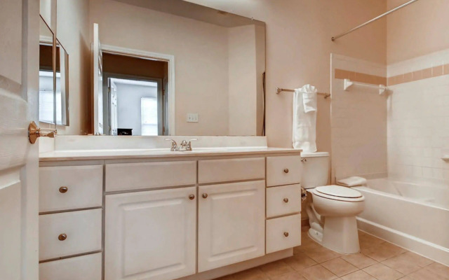 Global Luxury Suites at the Junction