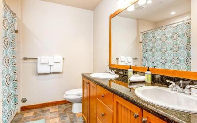 Eagle Springs East 101: Red-Wing Suite