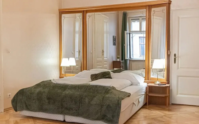 Spacious 4BR Apt Long Stay Friendly