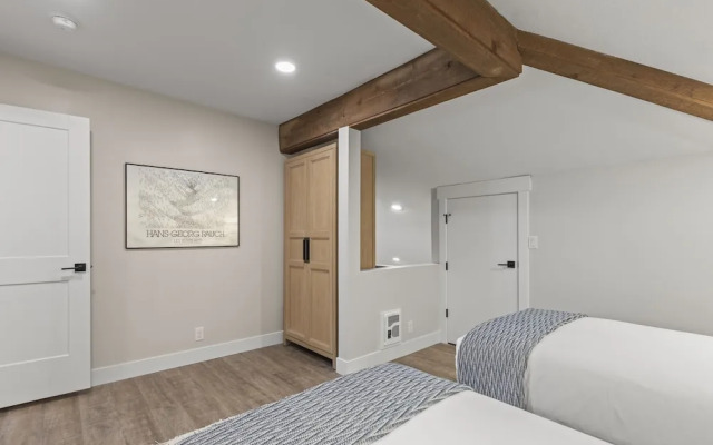 Snow Flower 078 3 Bedroom Condo by RedAwning