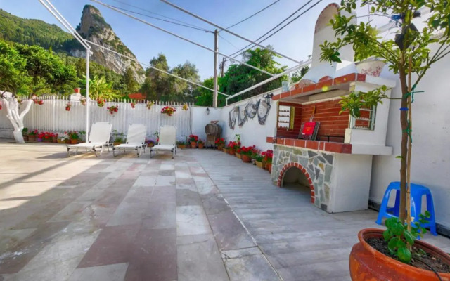 Feakia apartment 1
