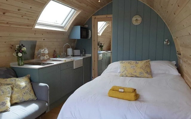 Orchard Glamping -willow Pod