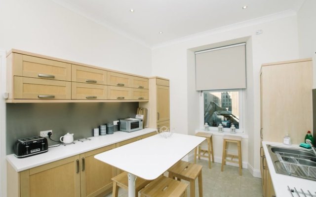 Great Location! Heart of City Centre 3bed Apartment