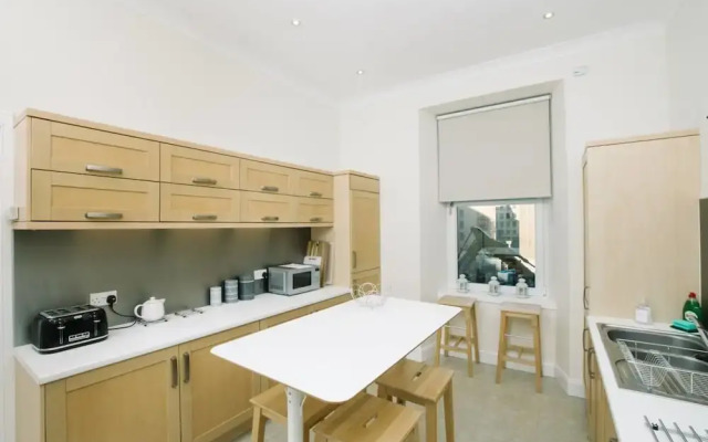 JOIVY Great Location! Heart of City Centre 3bed Apartment