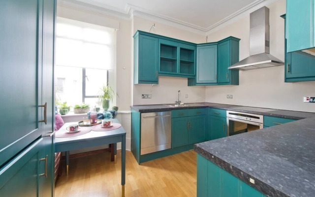 Luxurious 2-Bed Apt, 5 mins from Buckingham Palace