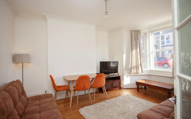 Homely 3 Bedroom House in Bath