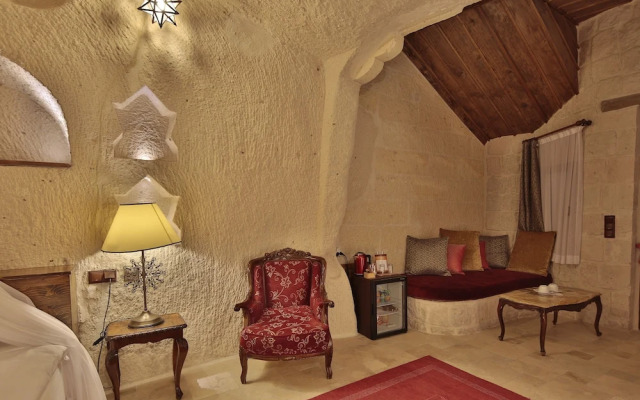 Romance Cave Suites