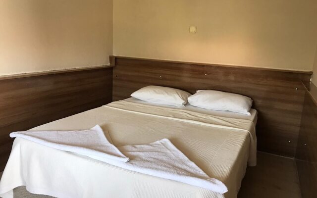 Dolphin Yunus Hotel