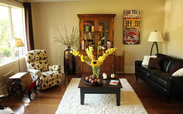 At the Beach Kelowna Bed & Breakfast