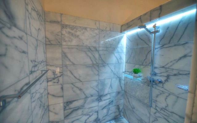 136 - Stylish & traditional 1 bedroom apartment