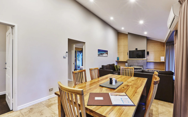 Eight Willows Retreat