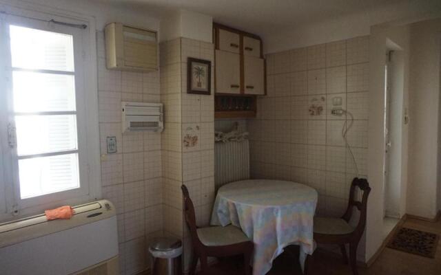 Independent entrance Apt - 130M2 - Garden - Private Parking