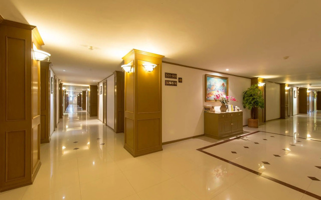 City Beach Resort