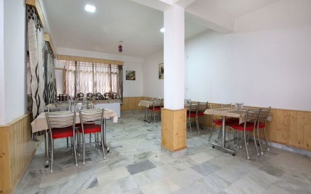 OYO 9995 Manali Plaza