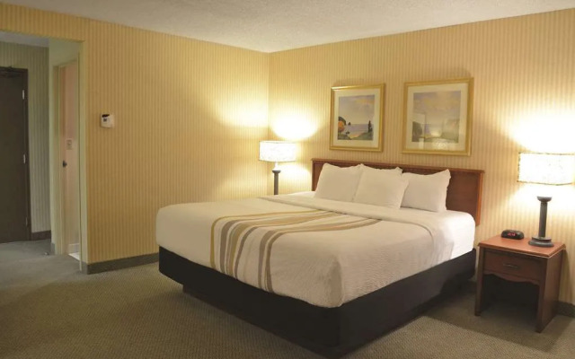 La Quinta Inn Suites By Wyndham Stevens Point