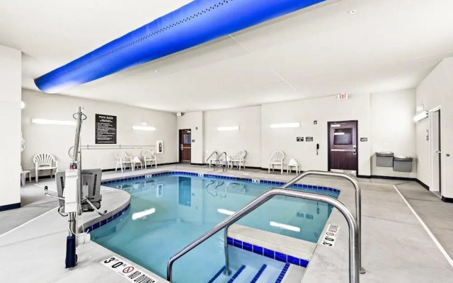 Cobblestone Hotel & Suites - Superior