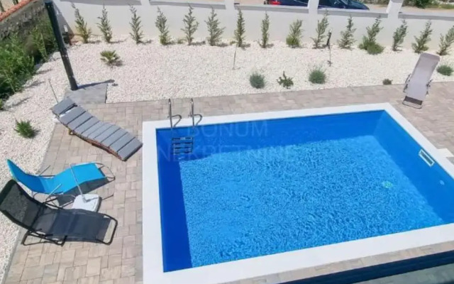 Villa Sunset With Outdoor Pool