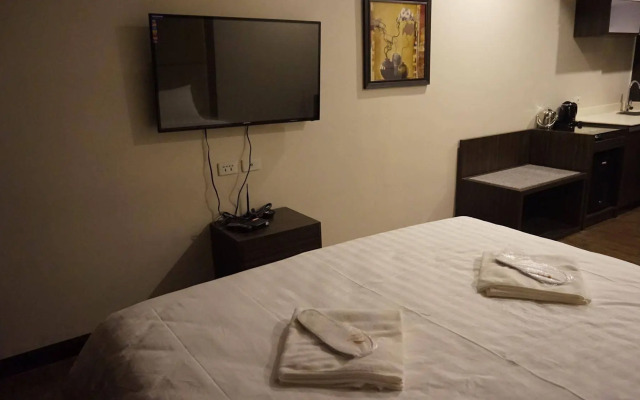 West Avenue Suites
