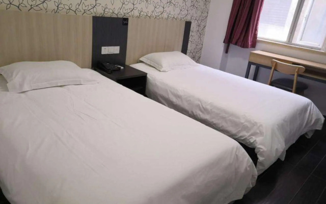 Red House Hotel (Shanghai Red House Hospital Lujiabang Road Subway Station Branch)