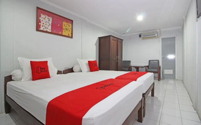 RedDoorz near Terminal Condong Catur