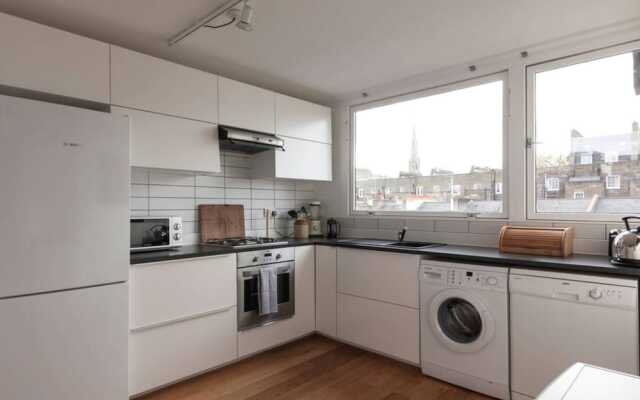 Unique Spacious Central 3 Bed with Rooftop Terrace