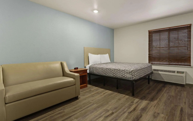WoodSpring Suites Greenville Central I-85