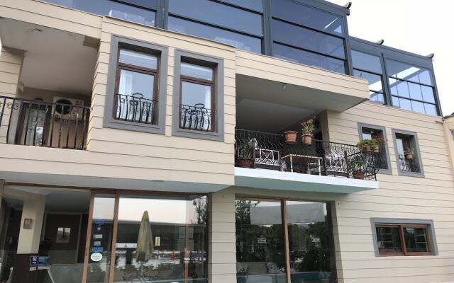 Palmyra Hotel & Sky Lounge