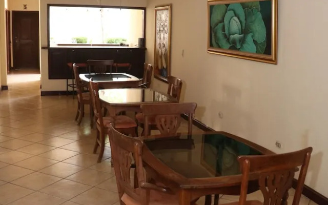 Nesthost Hotel Los Robles