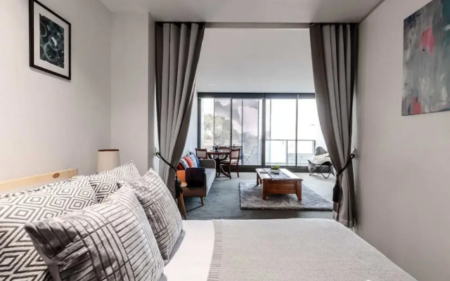 1 Bedroom Apartment in Prahran with Balcony