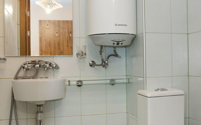 FM Premium 1-BDR Apartment with Parking Spot