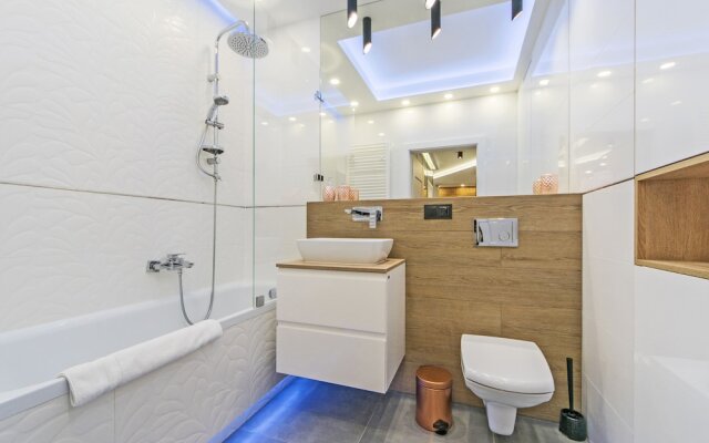 City Center - Dluga Grobla by Apartmore