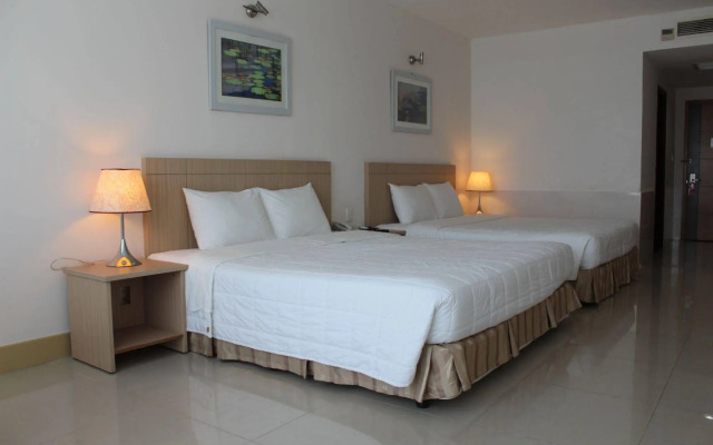 River Hotel