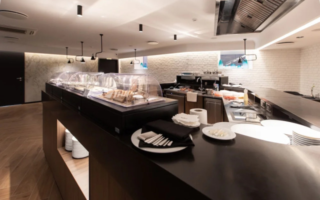 Dvor Podznoeva Studios and Apartments