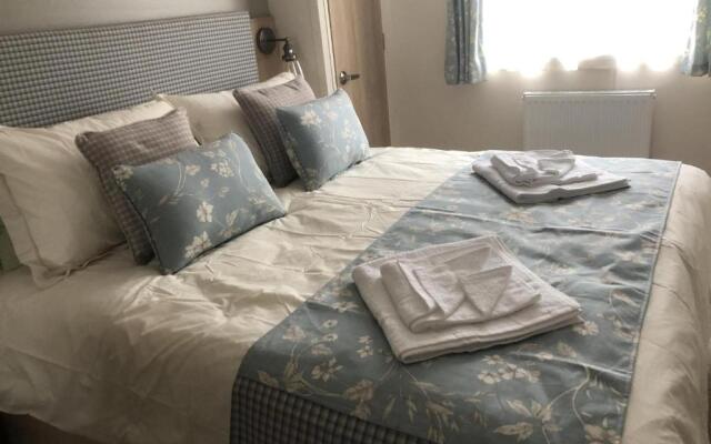 Luxury 2 Bedroom Caravan in Stunning Location