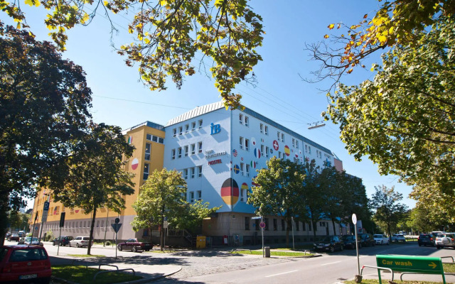 Haus International Hostel