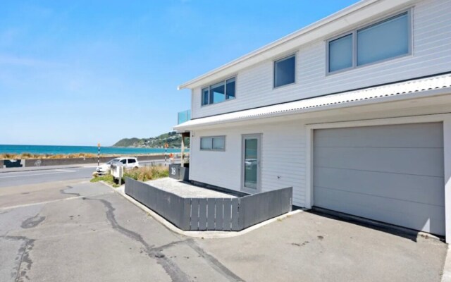 Lyall Bay Parade Apartment