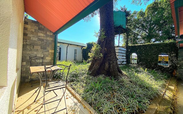 Sherwood's Country House