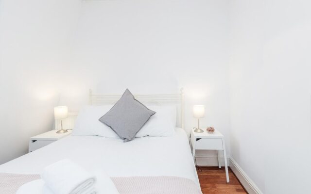 Bright stylish Nott Hill apart sleeps 6