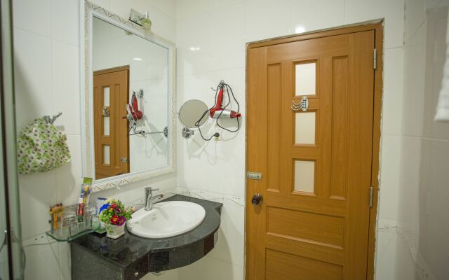 Dahlialand Saigon Hotel & Swimming Pool