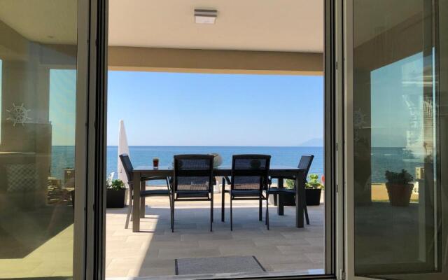 Villa Dimitri - Beach House