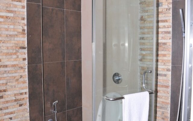 OYO 7361 Meenal Hotel