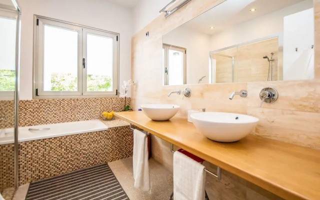 Cubo's Villa el Tejar