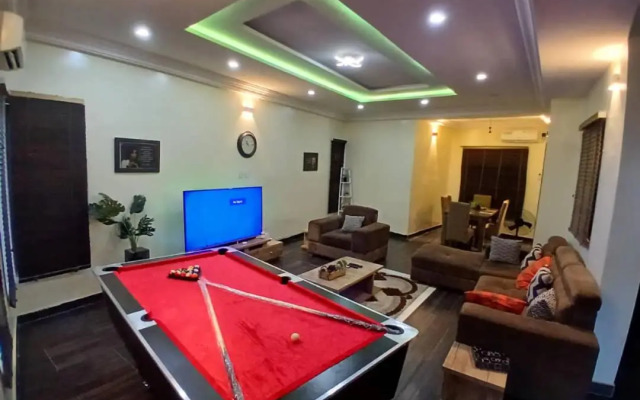 DELIGHTFUL ! 3 BEDROOM TERRACE DUPLEX EN-SUITE LEKKI AIRCON WiFi