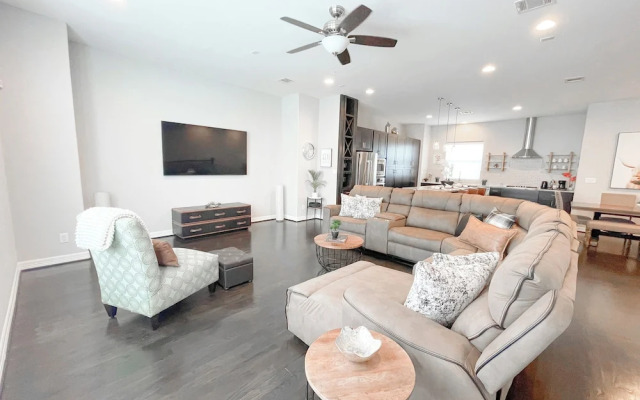 Houston Heights Hideaway Fast WiFi