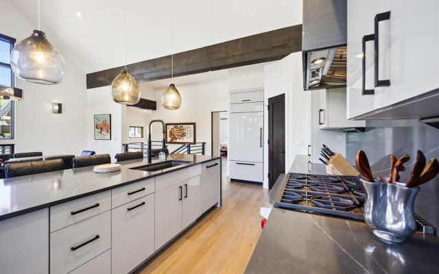 Outside The Bubble 4 Bedroom Home