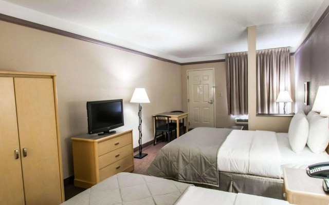 Clarion Suites Maingate